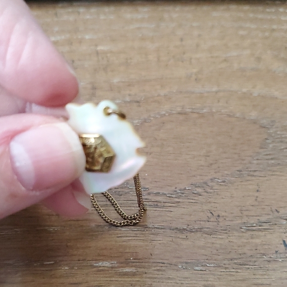 1942 Lane Tech mother of pearl Gold and Cream Pendant Necklace - Picture 4 of 4